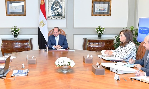 President Abdel Fattah El Sisi meets with Prime Minister Moutafa Madbouli, Minister of Transportation Kamel El Wazir and other ministers- Press photo.