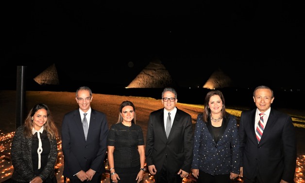 The ministers before the Giza Pyramids - ET