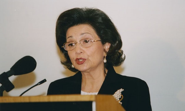 Suzanne Mubarak ,Former First Lady of the Arab Republic of Egypt giving a lecture at LSe 'Egyptian Women: major steps on the road to development' 7 May 2003- CC via Flickr/ LSE Library.