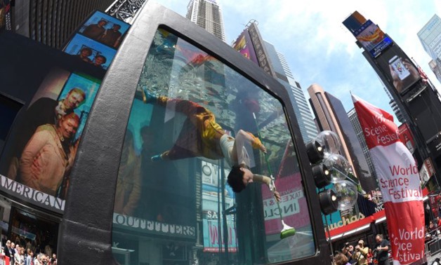 Artist Annie Saunders performs "Cleaning" in the Holoscenes installation in Times Square - AFP/TIMOTHY A. CLARY