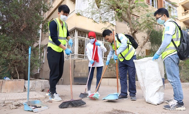 On International Volunteer Day, more than 20 volunteers from China State Construction Engrg Corp.Ltd (EGYPT) came to Nasr City to volunteer in the “Clean Cairo” activity together with the Resala Charity Association of Egypt - Press Photo