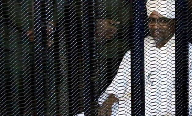 Sudan's former president Omar al-Bashir sits guarded inside a cage at the courthouse where he is facing corruption charges, in Khartoum, Sudan August 19, 2019. (Reuters)
