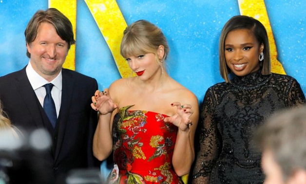 FILE PHOTO: Director Tom Hooper, singer Taylor Swift and actress Jennifer Hudson arrive for the world premiere of the movie "Cats" in Manhattan, New York, U.S., December 16, 2019. REUTERS/Andrew Kelly
