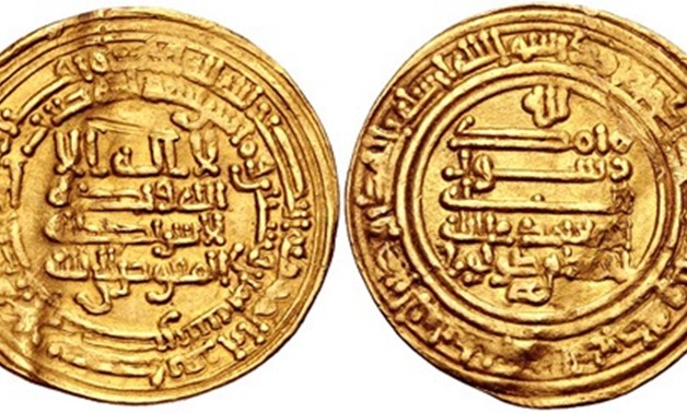 The dinar contains the standard set of inscriptions found on Abbasid coins of the late ninth century/ CC via CNG