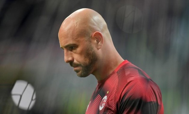 FILE PHOTO: Soccer Football - Serie A - AC Milan v Lazio - San Siro, Milan, Italy - April 13, 2019 AC Milan's Pepe Reina during the warm up before the match REUTERS/Daniele Mascolo/File Photo
