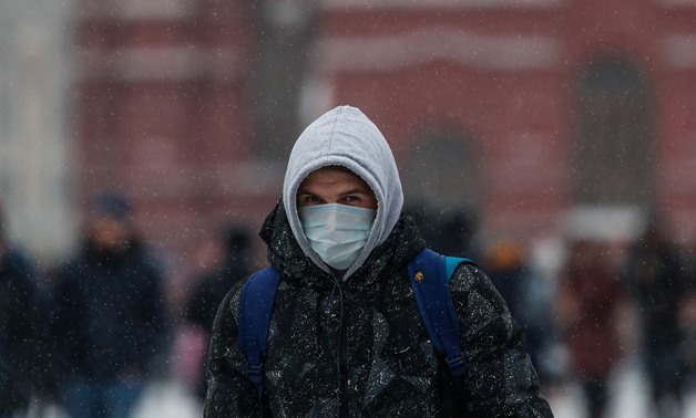 A man is pictured wearing medical mask in the Red Square in Moscow, Russia January 28, 2020. REUTERS/Maxim Shemetov
