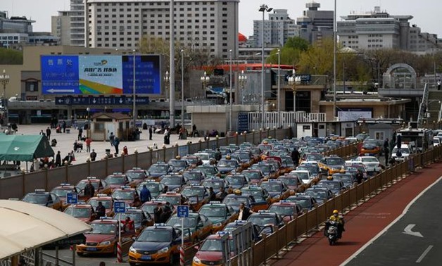Taxis line up outside Beijing Railway Station as the spread of coronavirus disease (COVID-19) continues in Beijing, April 1, 2020. REUTERS/Thomas Peter
