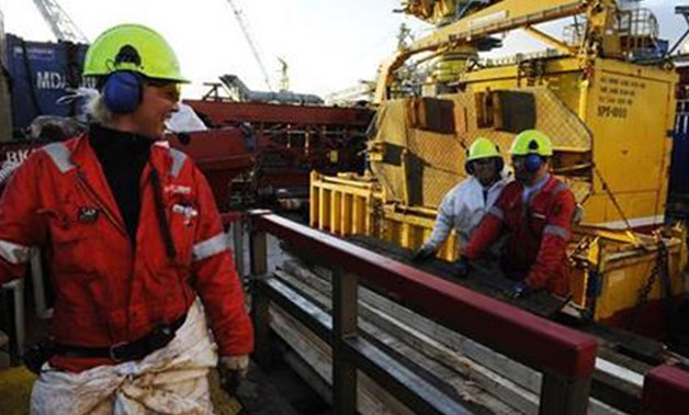 Oil workers are pictured as they work at the Oseberg oil field, in the North Sea, in this November 25, 2008 file photo. REUTERS
