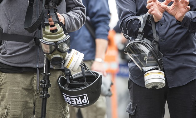 FILE – Press members carrying respirator masks – Engin Akyurt/Pixabay