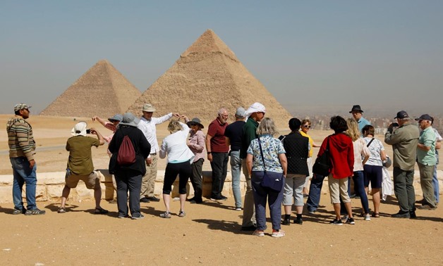 Tourists gather at the Great Pyramids of Giza, on the outskirts of Cairo, Egypt March 8, 2020. REUTERS/Mohamed Abd El Ghany
