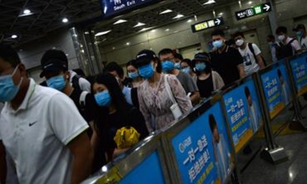 People wearing face masks commute inside a subway station during morning rush hour, following new cases of coronavirus disease (COVID-19) infections in Beijing, China June 15, 2020. REUTERS/Tingshu Wang
