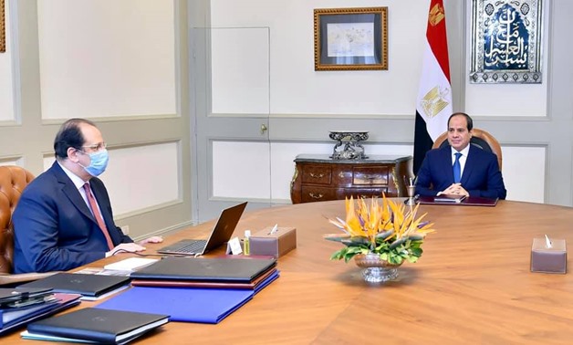 Egyptian President Abdel Fattah El Sisi (R) on Thursday discussed with intelligence chief Abbas Kamel (L) the latest updates of the Libyan crisis