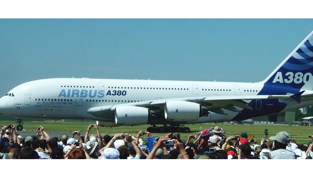 Airbus A380 sur la piste de l'aéroport du Bourget lors du Salon du Bourget 2005- CC via Wikimedia