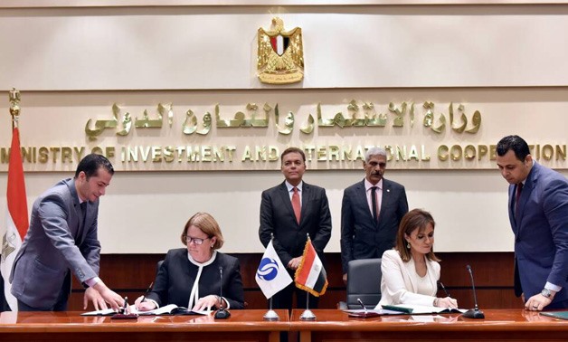Minister of Investment Sahar Nasr signing agreement with Janet Heckman, EBRD’s managing director - Press photo