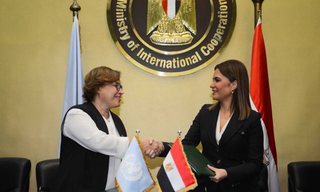 Minister of Investment Sahar Nasr signing agreement with head of UNDP Egypt Randa Aboul-Hosn - Press Photo