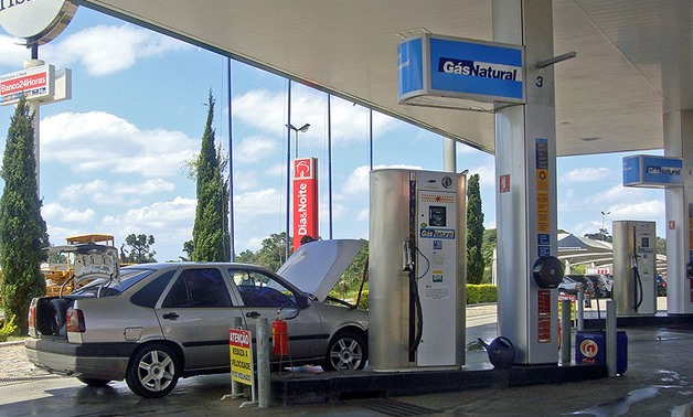 Fuel station- Mario Roberto Duran Ortiz CC via Wikimedia
