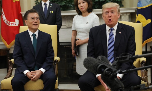 U.S. President Donald Trump (R) meets with South Korean President Moon Jae-in in the White House Oval Office in Washington, U.S., June 30, 2017. REUTERS/Carlos Barria