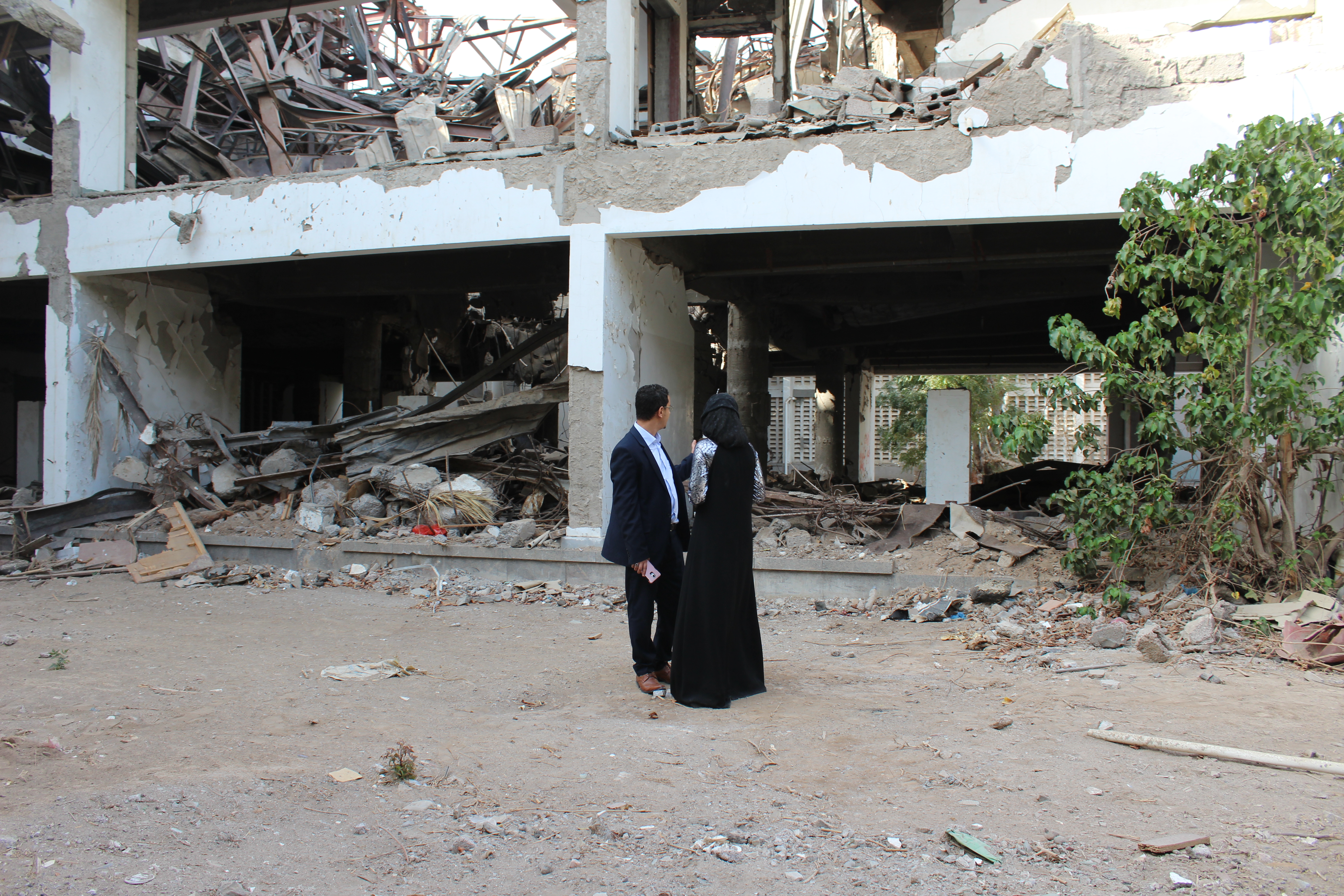من داخل جامعة عدن ..أحد شهود العيان يروى تفاصيل تدمير الحوثيين لأعرق جامعات اليمن