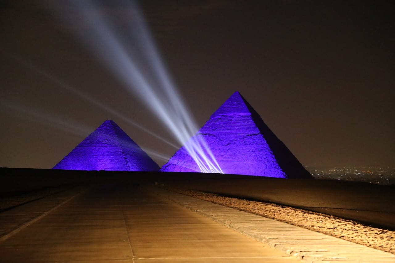 pyramid light 2