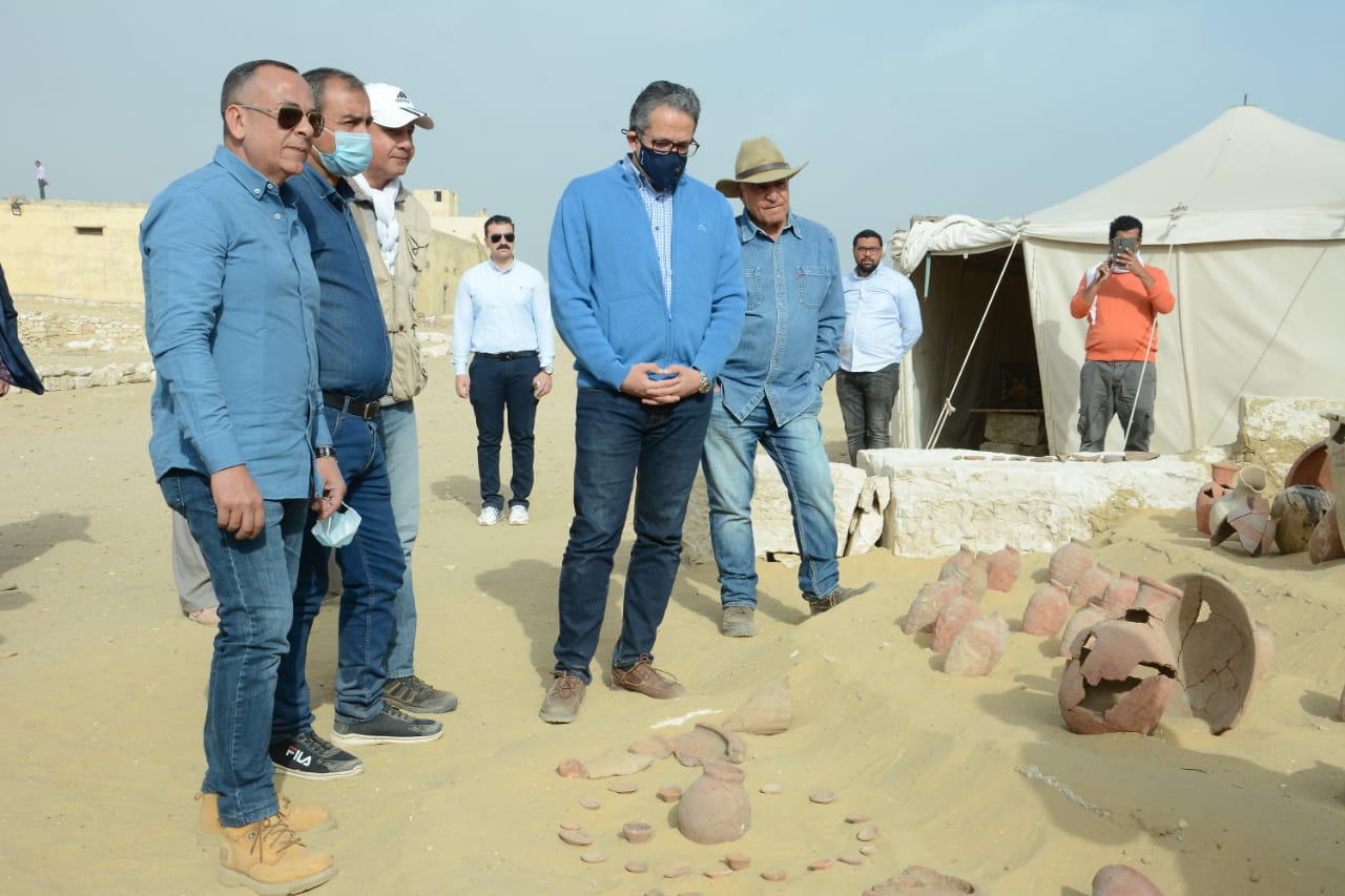 118429-زيارة-العناني-وحواس-والوزيري-اليوم-بسقارة-(1)