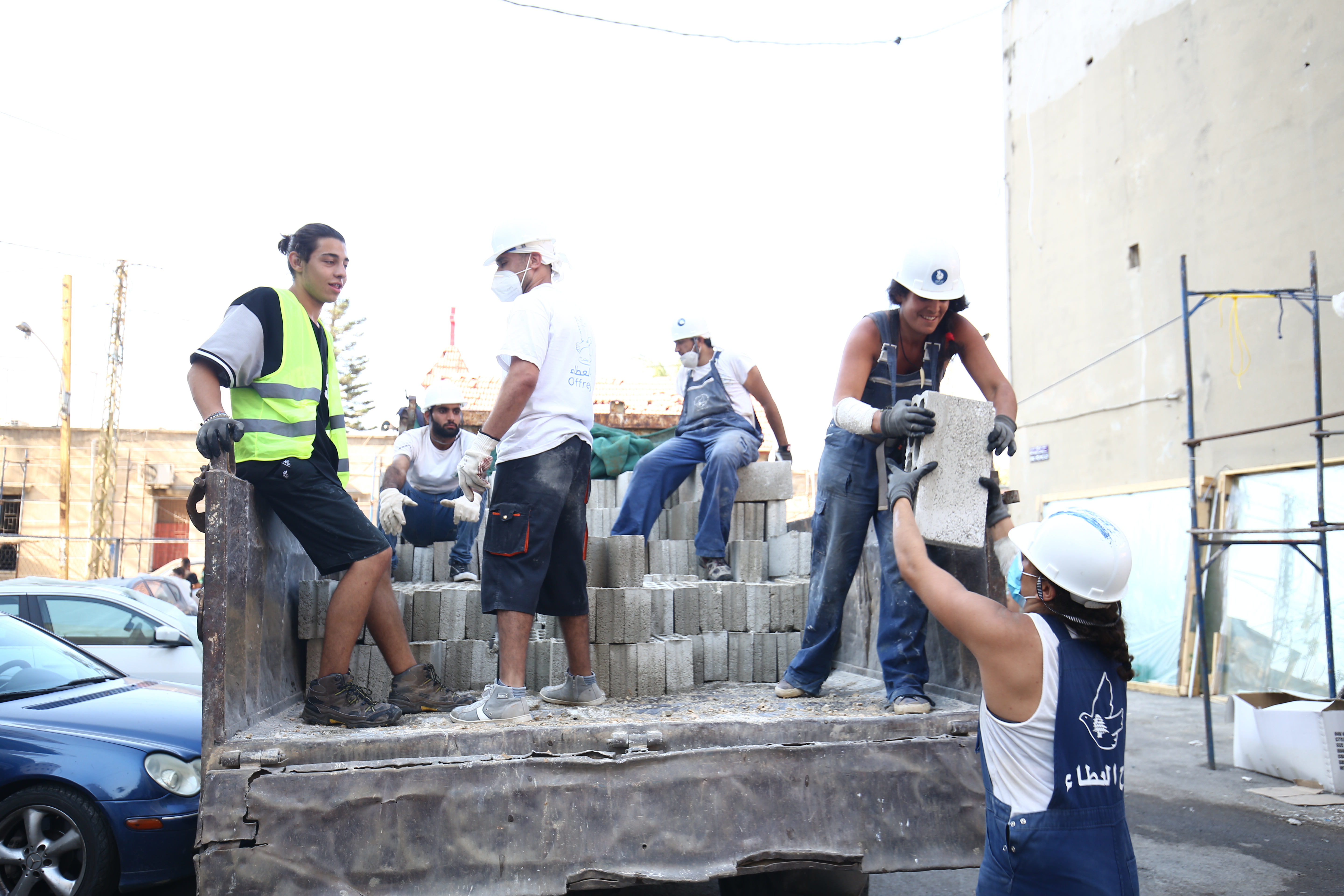 Beirut Youth clean the streets and remove the debris