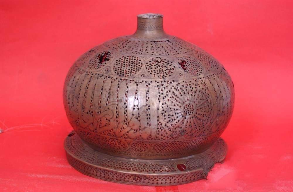 Mamluk lamp-holder made of brass