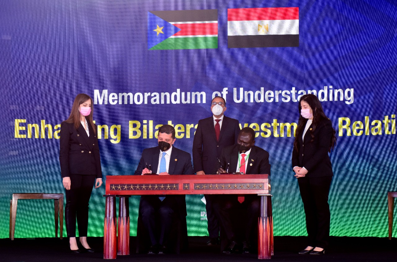 Chairman of GAFI Mohamed Abdel Wahab and South Sudan investment minister signing MoU on June 10, 2021 in opening of IPAs Africa 1 in Sharm El Sheikh, Egypt
