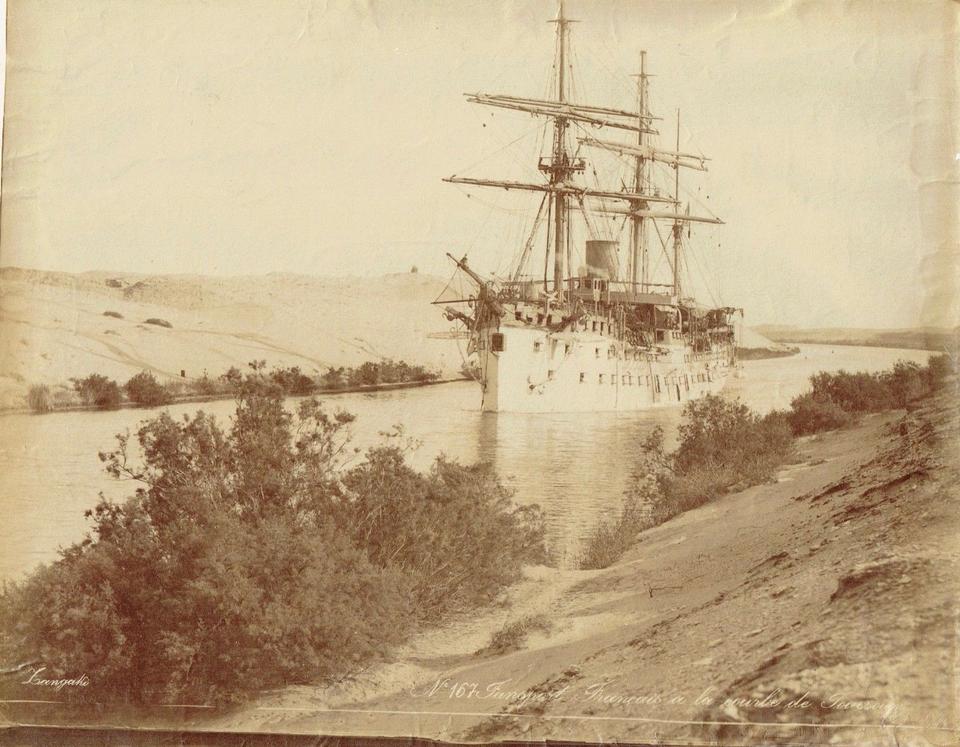 A French military ship passing through the Suez canal. (Wiki commons)