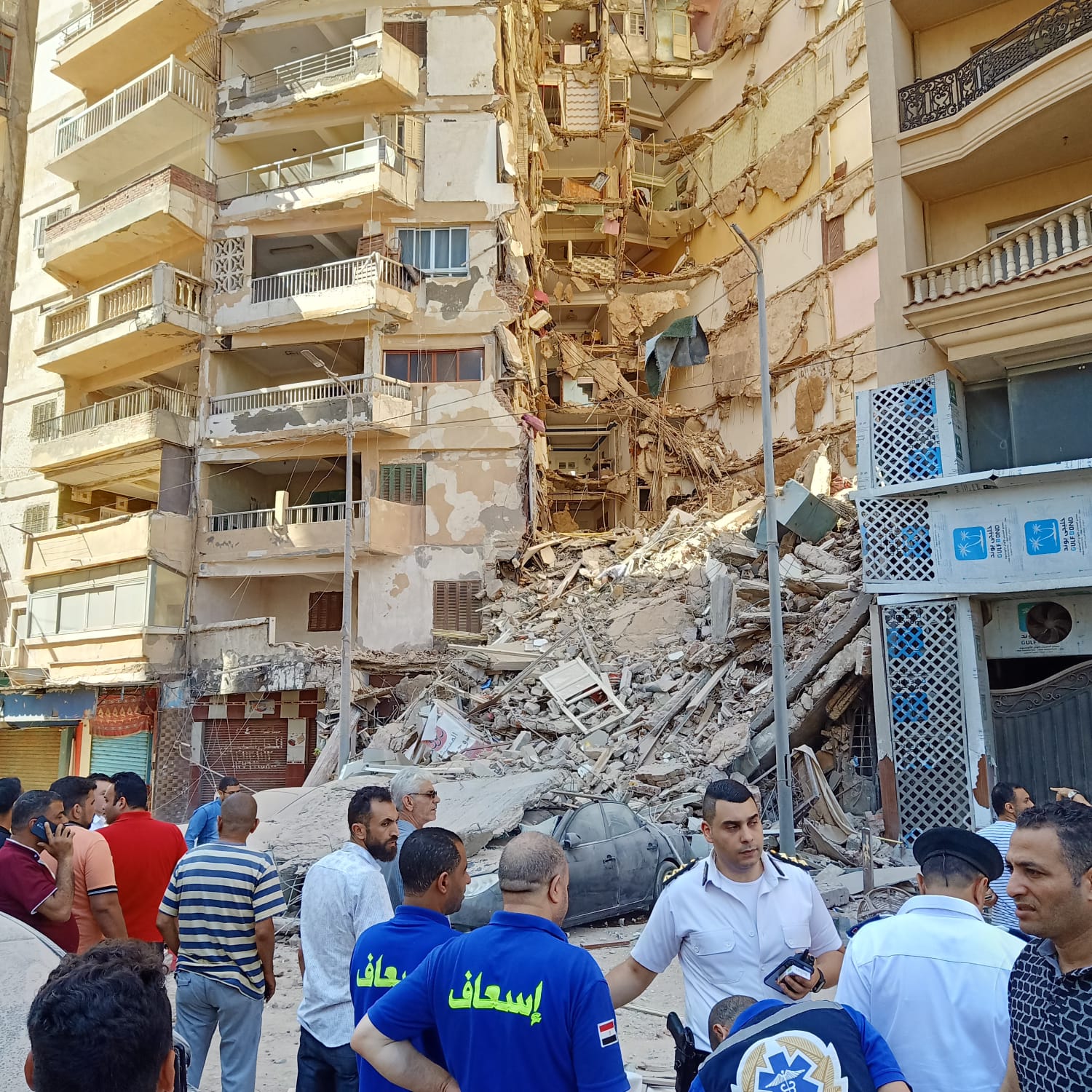Причины обрушения дома. В Египте обрушился 13 этажный дом. Александрия город в Египте. Многоэтажные дома. Разрушенный дом.