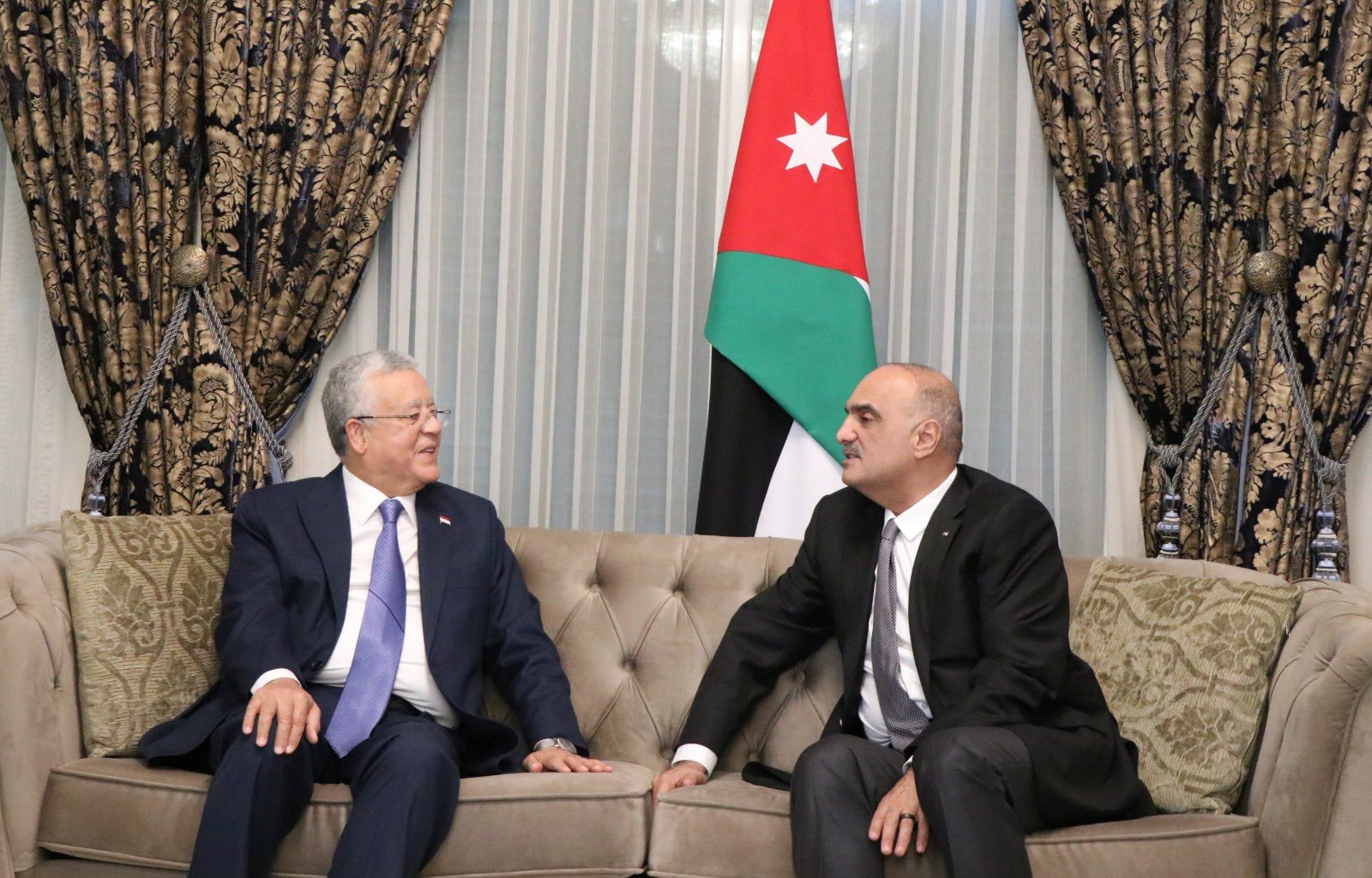 402179-رئيس-مجلس-النواب-يلتقى-رئيس--الوزراء-الأردني-(1)