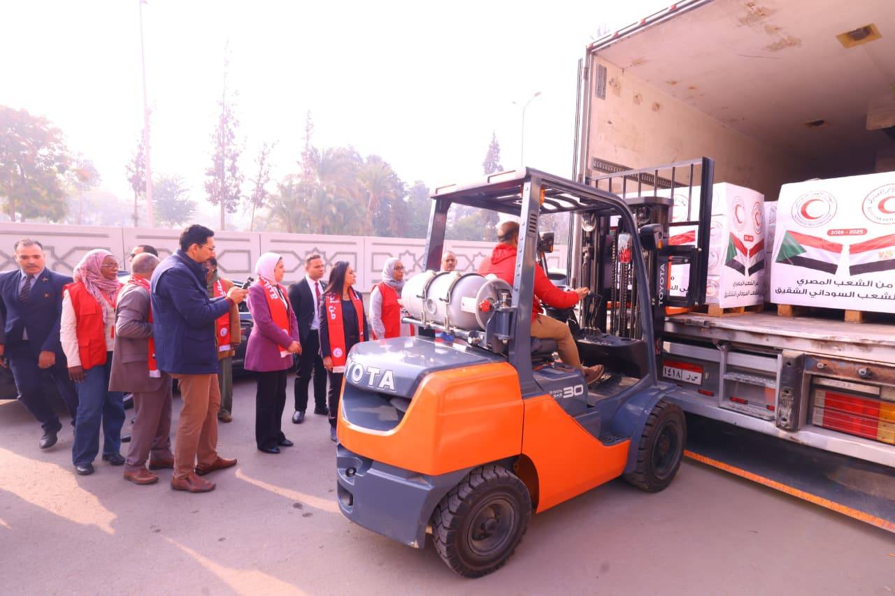 Egypt sends first overland aid convoy to Sudan since war 2 Egypt sends first overland aid convoy to Sudan since war 2