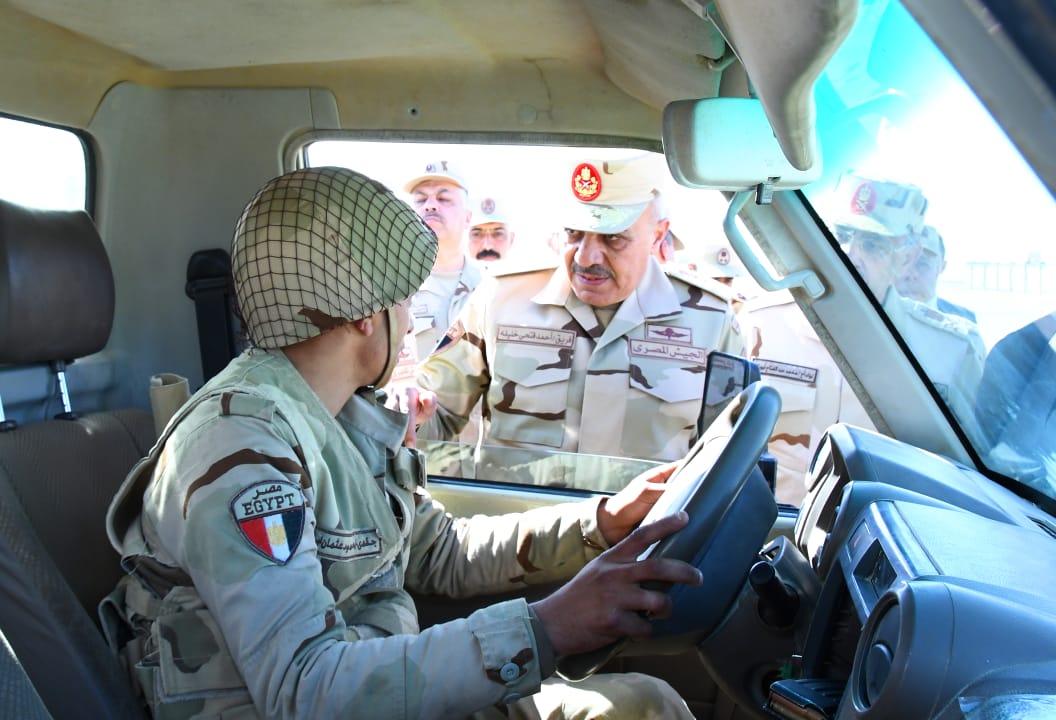 Army chief of staff inspects security measures on western border 9 Army chief of staff inspects security measures on western border 9