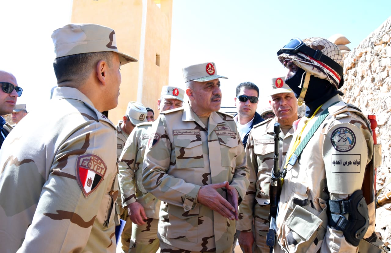 Army chief of staff inspects security measures on western border 5 Army chief of staff inspects security measures on western border 5