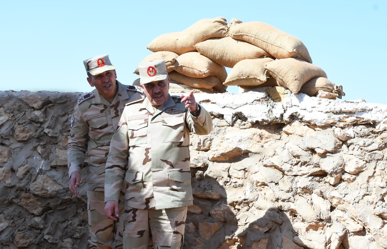 Army chief of staff inspects security measures on western border 7 Army chief of staff inspects security measures on western border 7