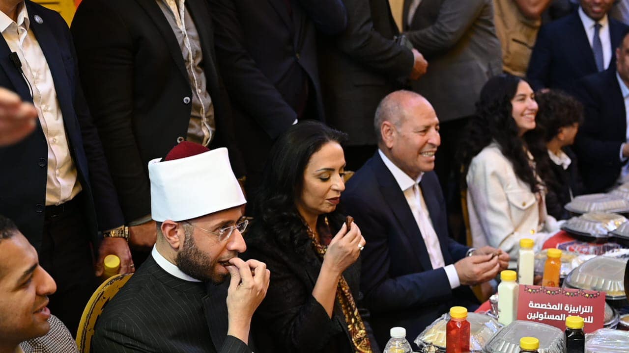 Social solidarity minister joins Egypt’s largest street iftar in Matariya 2 Social solidarity minister joins Egypt’s largest street iftar in Matariya 2