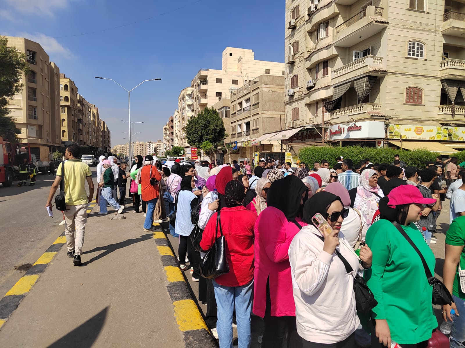 336862-إقبال-كبير-من-الناخبين-أمام-لجنة-مدرسة-جيل-2000-بأكتوبر..-صور 336862-إقبال-كبير-من-الناخبين-أمام-لجنة-مدرسة-جيل-2000-بأكتوبر..-صور