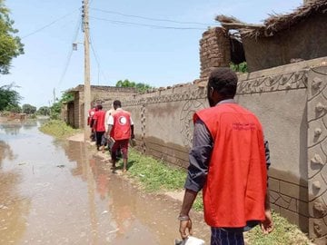 25044-تحركات-رجال-الهلال-الأحمر-السوداني-في-لمساعدة-متضرري-الفيضانات 25044-تحركات-رجال-الهلال-الأحمر-السوداني-في-لمساعدة-متضرري-الفيضانات