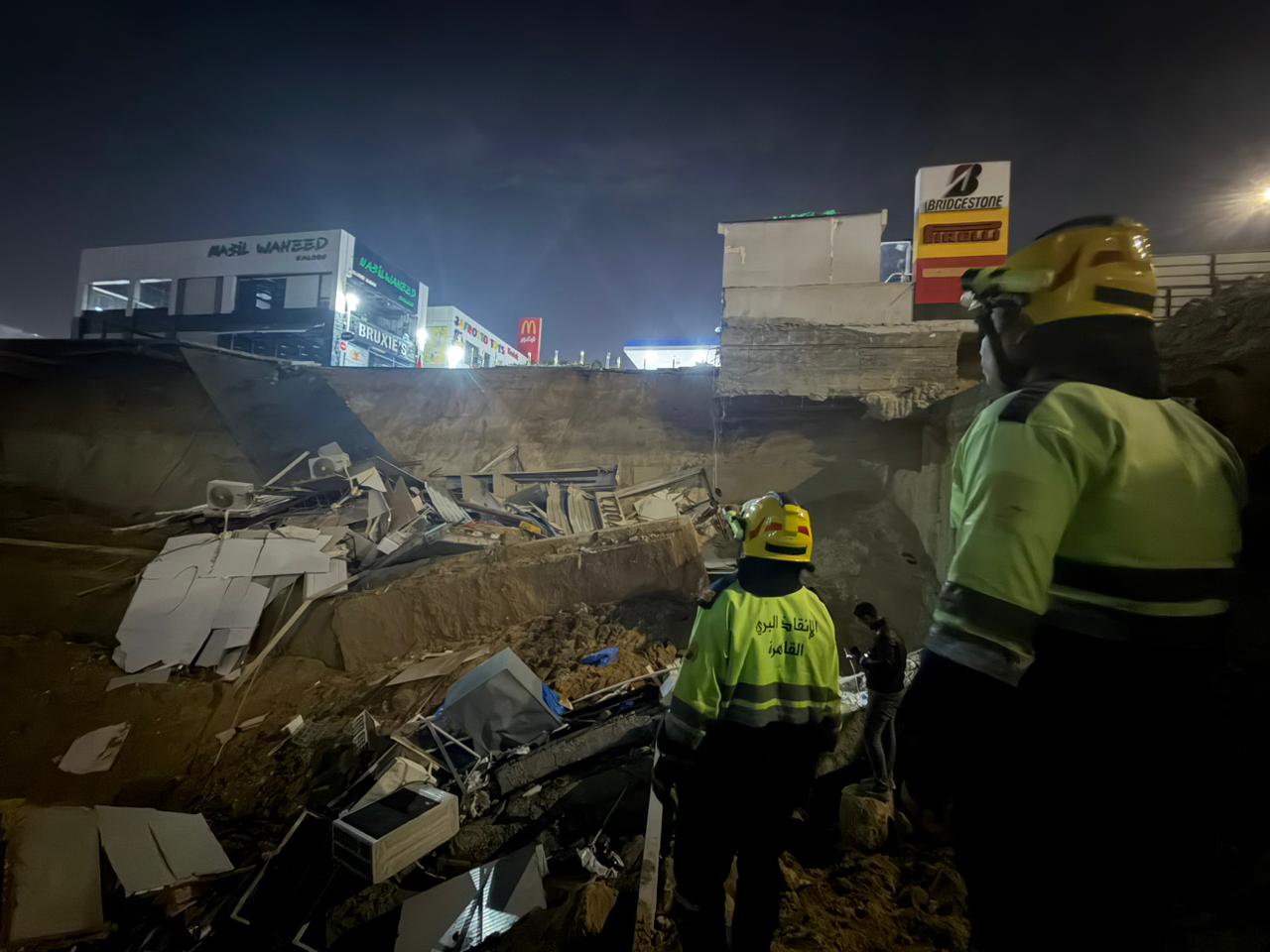 Ground collapse in New Cairo fuel station 2 Ground collapse in New Cairo fuel station 2