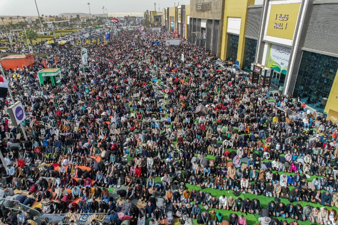 Cairo book fair holds Friday prayers for visitors Cairo book fair holds Friday prayers for visitors