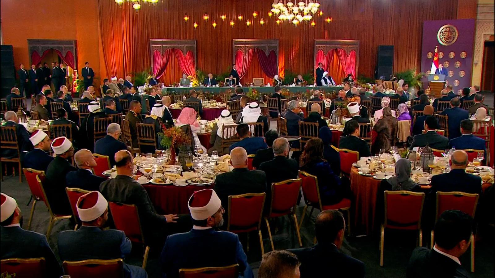 Sisi talks to attendance at family iftar Sisi talks to attendance at family iftar