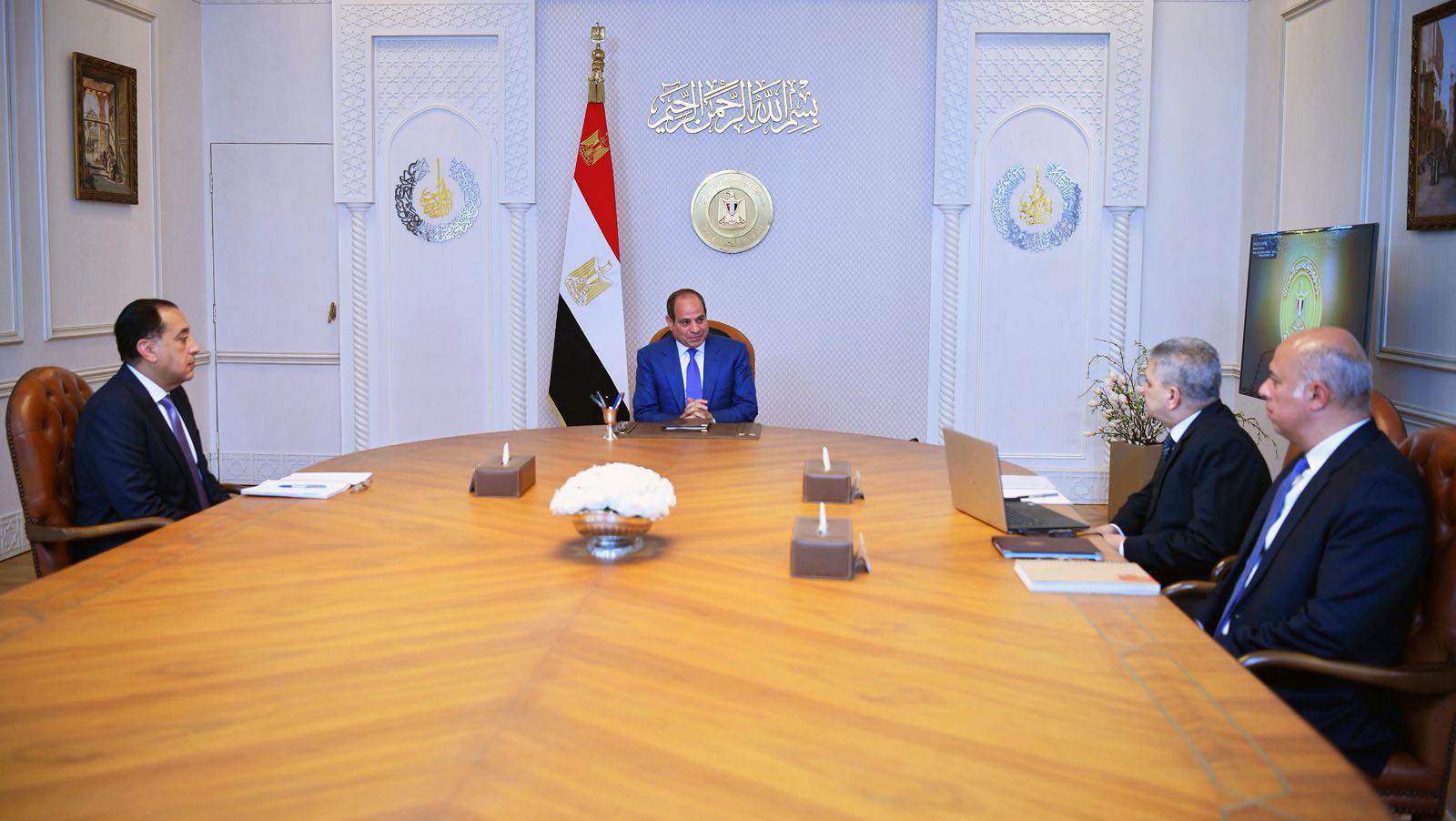 Sisi meets prime minister and Suez Canal chief Sisi meets prime minister and Suez Canal chief