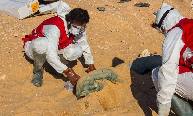 Red Cross workers in Libya recover dead bodies of Egyptian migrants in Libyan desert - press photo