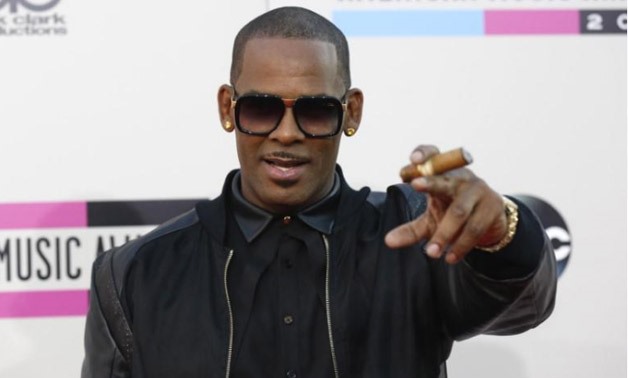 Singer R. Kelly arrives at the 41st American Music Awards - Reuters/Mario Anzuoni