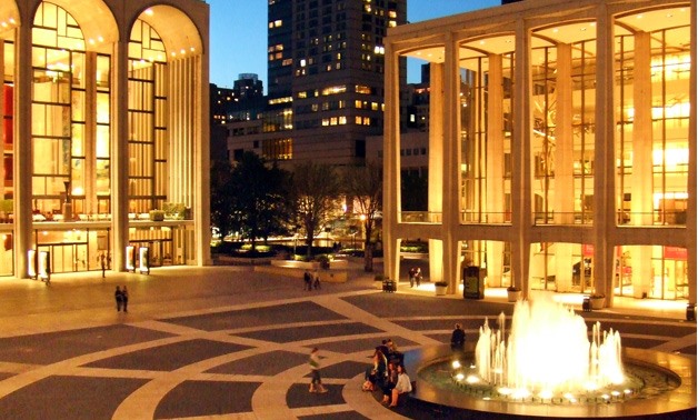 Lincoln Centre at twilight – Courtesy of Wikimedia Commons