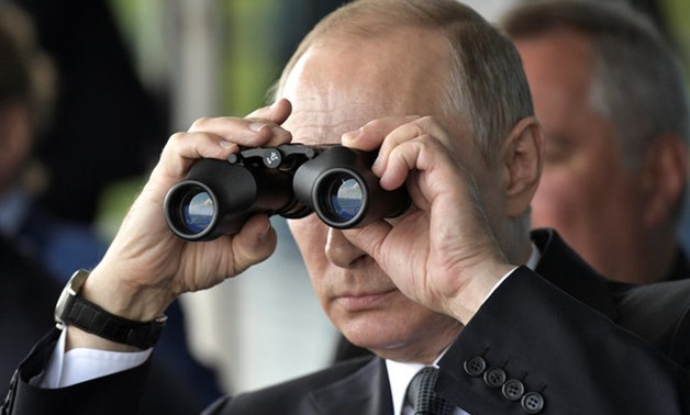 Russian President Vladimir Putin uses a pair of binoculars as he watches a display during the MAKS 2017 air show in Zhukovsky, outside Moscow, Russia July 18, 2017. Sputnik/Alexei Nikolsky/Kremlin via REUTERS ATTENTION EDITORS - THIS IMAGE WAS PROVIDED BY