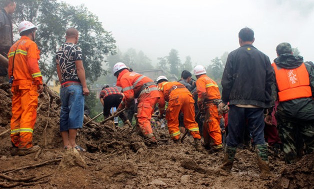Rescue workers search for survivors at the site of a landslide that occurred in Gengdi village, Puge county, Sichuan province, China August 8, 2017. REUTERS/Stringer ATTENTION EDITORS - THIS IMAGE WAS PROVIDED BY A THIRD PARTY. CHINA OUT. NO COMMERCIAL OR