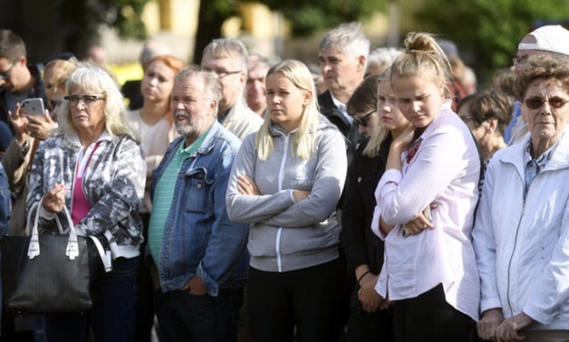 People attend a moment of silence to commemorate the victims of Friday's stabbings at the Turku Market Square in Turku, Finland August 20, 2017. Lehtikuva/Vesa Moilanen via REUTERS ATTENTION EDITORS - THIS IMAGE WAS PROVIDED BY A THIRD PARTY. NO THIRD PAR