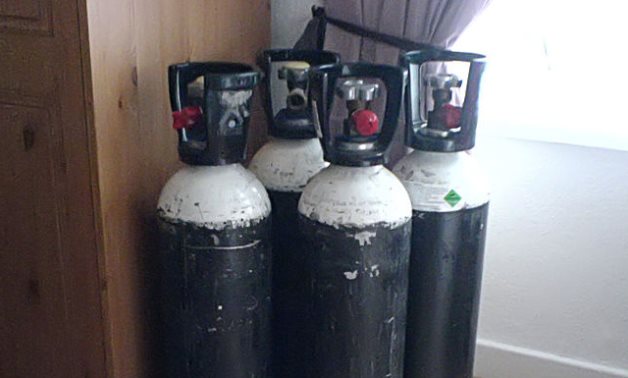 A picture I took on 24 December 2007 showing Oxygen canisters in the home of an emphysema patient. Use of this image outside of Wikipedia requires that it be attributed to me, Patrick McAleer.- CC via Wikimedia