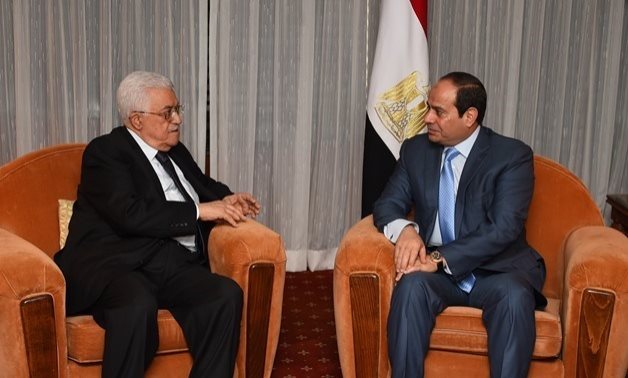 Egyptian President Abdel-Fatah al-Sisi (R) meets with his Palestinian counterpart Mahmoud Abbas (L) – Press Photo