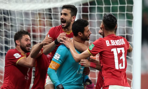 Al Ahly's Mohamed El-Shenawy celebrates winning the penalty shoot-out with teammates REUTERS/Mohammed Dabbous-  Al Ahly v Palmeiras  -  Al Rayyan, Qatar - February 11, 2021